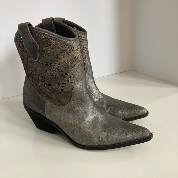 Donald J Pliner Ankle Cowboy Boots Women's Size